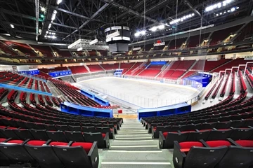 X'inhi d-differenza bejn Arena u Stadium?